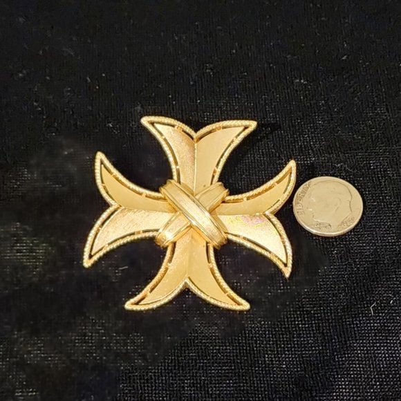 Vintage Trifari Maltese Cross Brooch - Picture 4 of 5